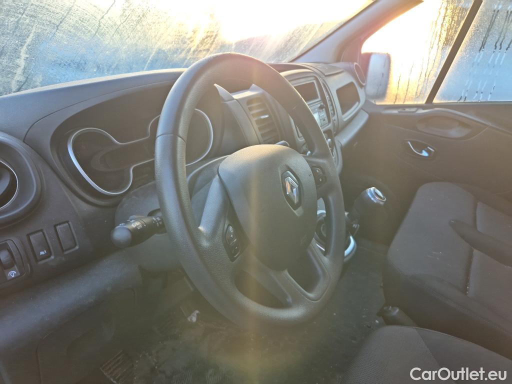  Renault  Trafic RENAULT  / 2019 / 4P / furgón Furgón 27 L1H1 Energy BluedCi 88 kW #59