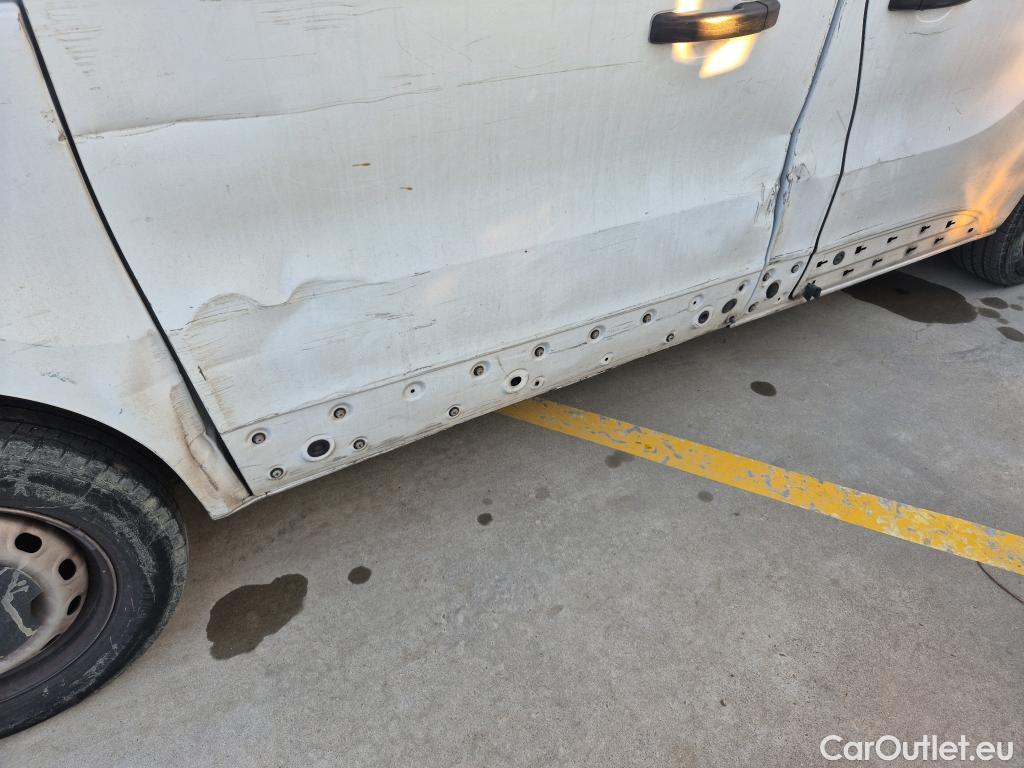  Renault  Trafic RENAULT  / 2019 / 4P / furgón Furgón 27 L1H1 Energy BluedCi 88 kW #28