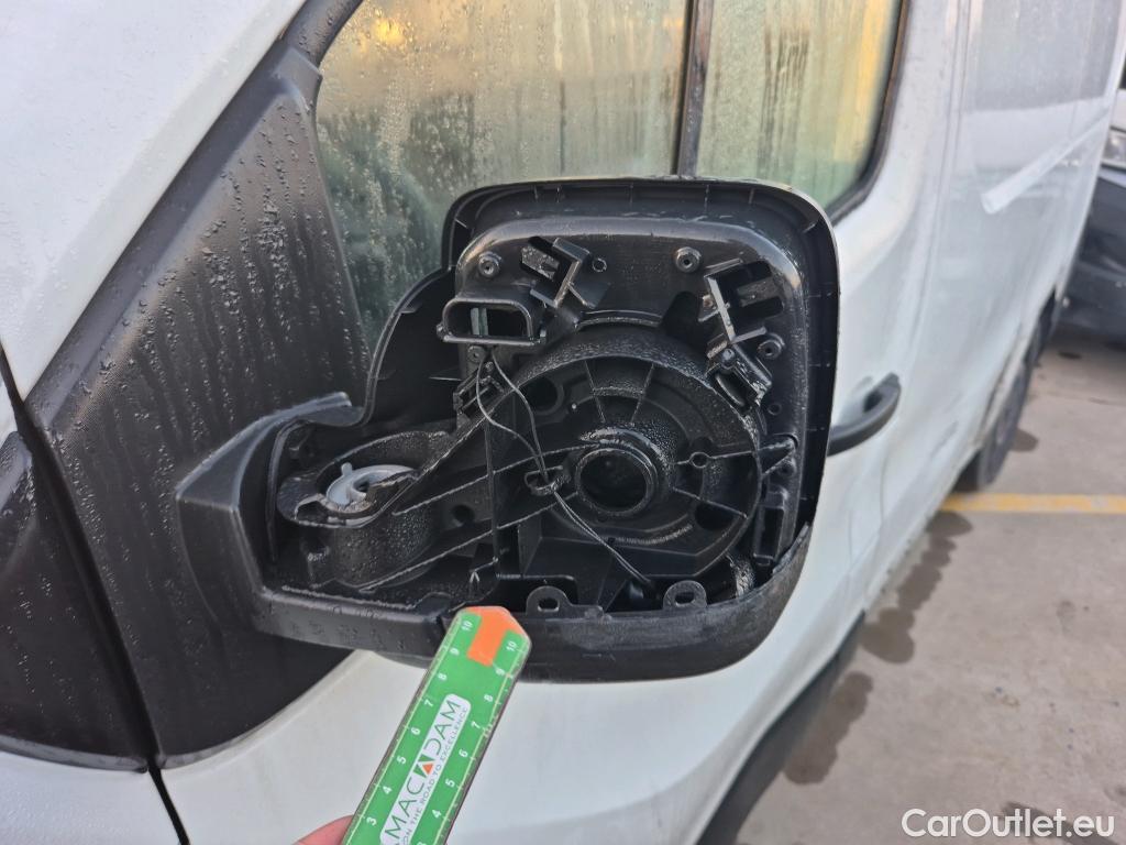  Renault  Trafic RENAULT  / 2019 / 4P / furgón Furgón 27 L1H1 Energy BluedCi 88 kW #58