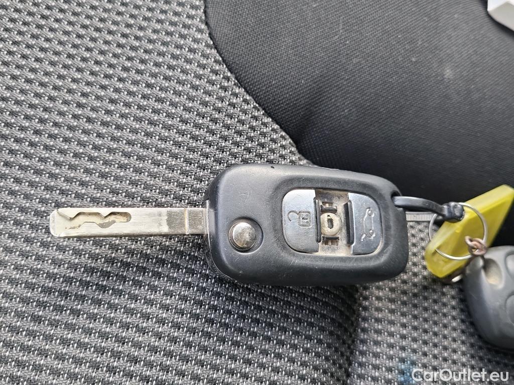  Renault  Trafic RENAULT  / 2019 / 4P / furgón Furgón 27 L1H1 Energy BluedCi 88 kW (AC) #10