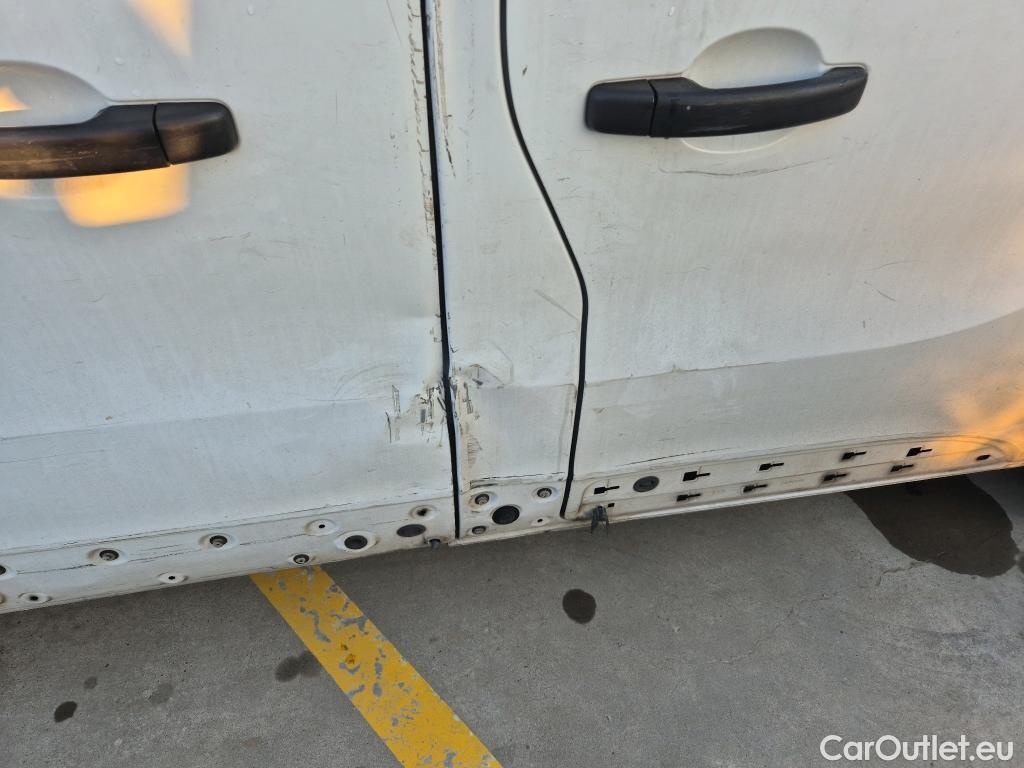  Renault  Trafic RENAULT  / 2019 / 4P / furgón Furgón 27 L1H1 Energy BluedCi 88 kW #35