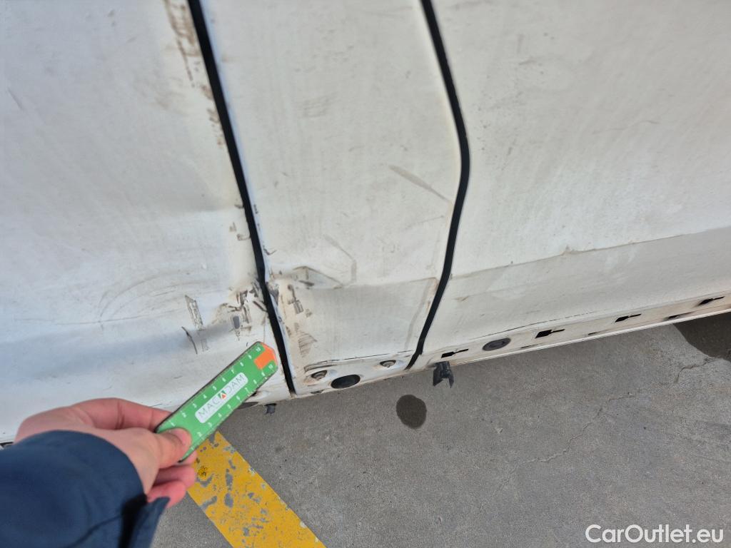  Renault  Trafic RENAULT  / 2019 / 4P / furgón Furgón 27 L1H1 Energy BluedCi 88 kW #36