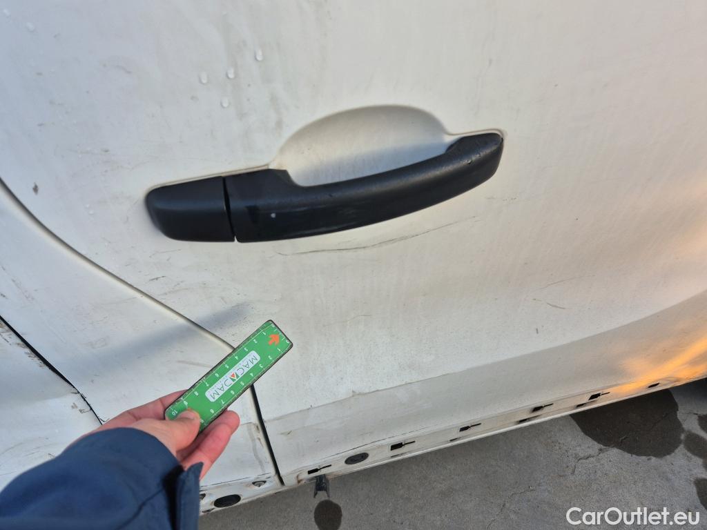  Renault  Trafic RENAULT  / 2019 / 4P / furgón Furgón 27 L1H1 Energy BluedCi 88 kW #42