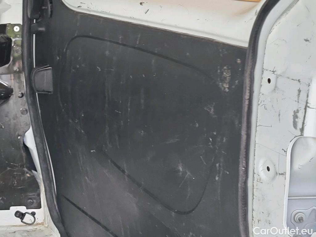  Renault  Trafic RENAULT  / 2019 / 4P / furgón Furgón 27 L1H1 Energy BluedCi 88 kW (AC) #36