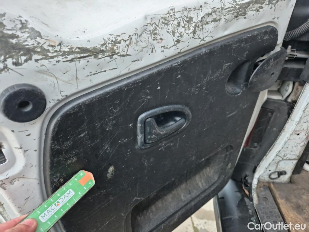  Renault  Trafic RENAULT  / 2019 / 4P / furgón Furgón 27 L1H1 Energy BluedCi 88 kW #56