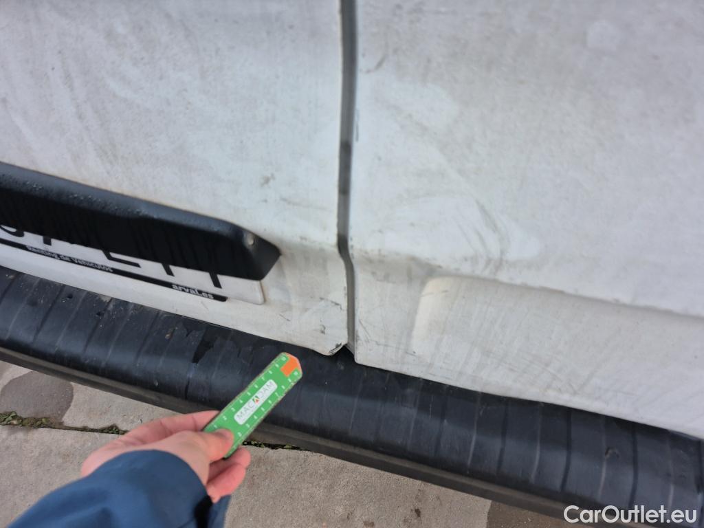  Renault  Trafic RENAULT  / 2019 / 4P / furgón Furgón 27 L1H1 Energy BluedCi 88 kW #21