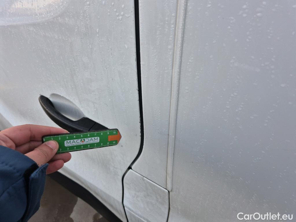  Renault  Trafic RENAULT  / 2019 / 4P / furgón Furgón 27 L1H1 Energy BluedCi 88 kW #44