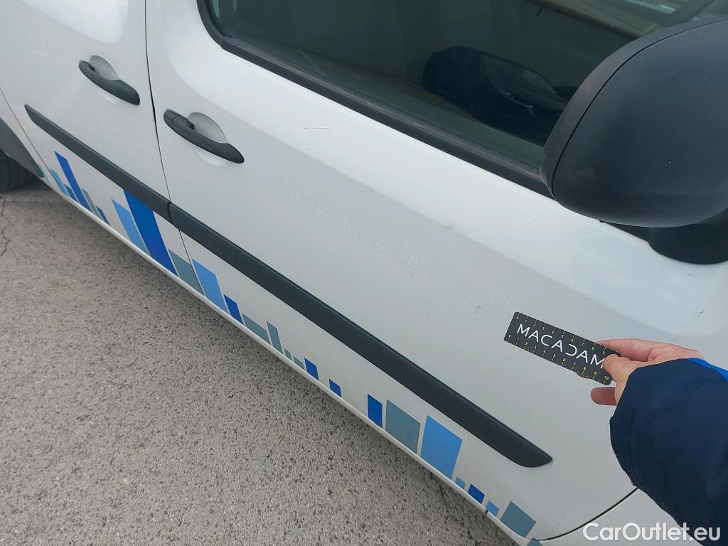  Renault  Kangoo RENAULT  Furgón/2013/4P/furgón derivado de turismo Maxi 2p Blue dCi 70 kW (95CV) #24