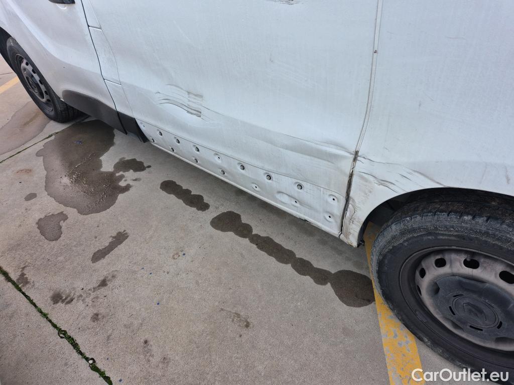  Renault  Trafic RENAULT  / 2019 / 4P / furgón Furgón 27 L1H1 Energy BluedCi 88 kW #47