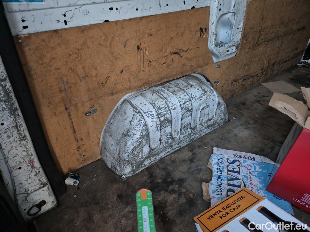  Renault  Trafic RENAULT  / 2019 / 4P / furgón Furgón 27 L1H1 Energy BluedCi 88 kW #18