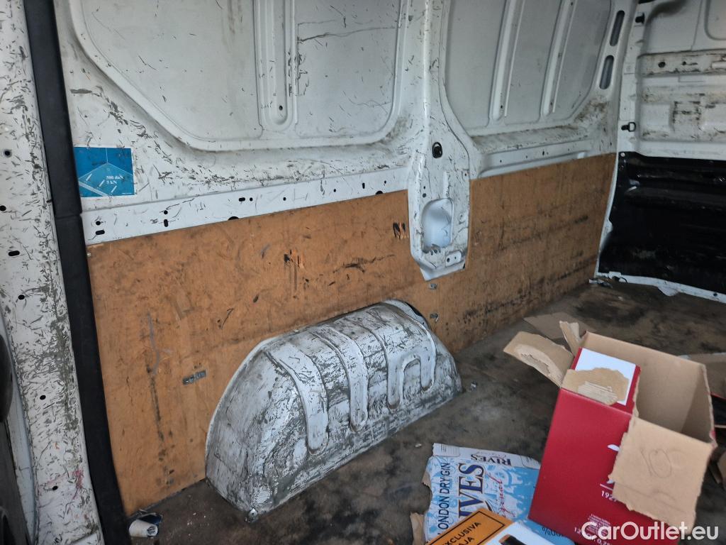  Renault  Trafic RENAULT  / 2019 / 4P / furgón Furgón 27 L1H1 Energy BluedCi 88 kW #17