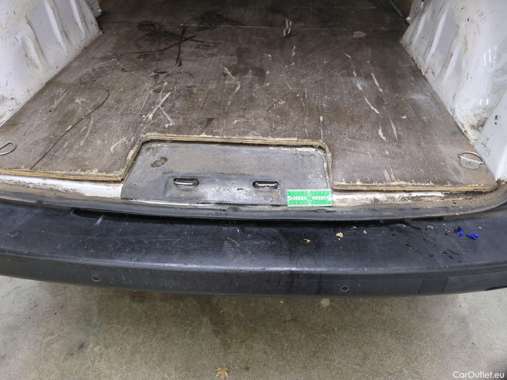  Peugeot  Expert PEUGEOT  VU 4p Fourgon 2.0 BlueHDi 120 S&S Standard Premium P. #36