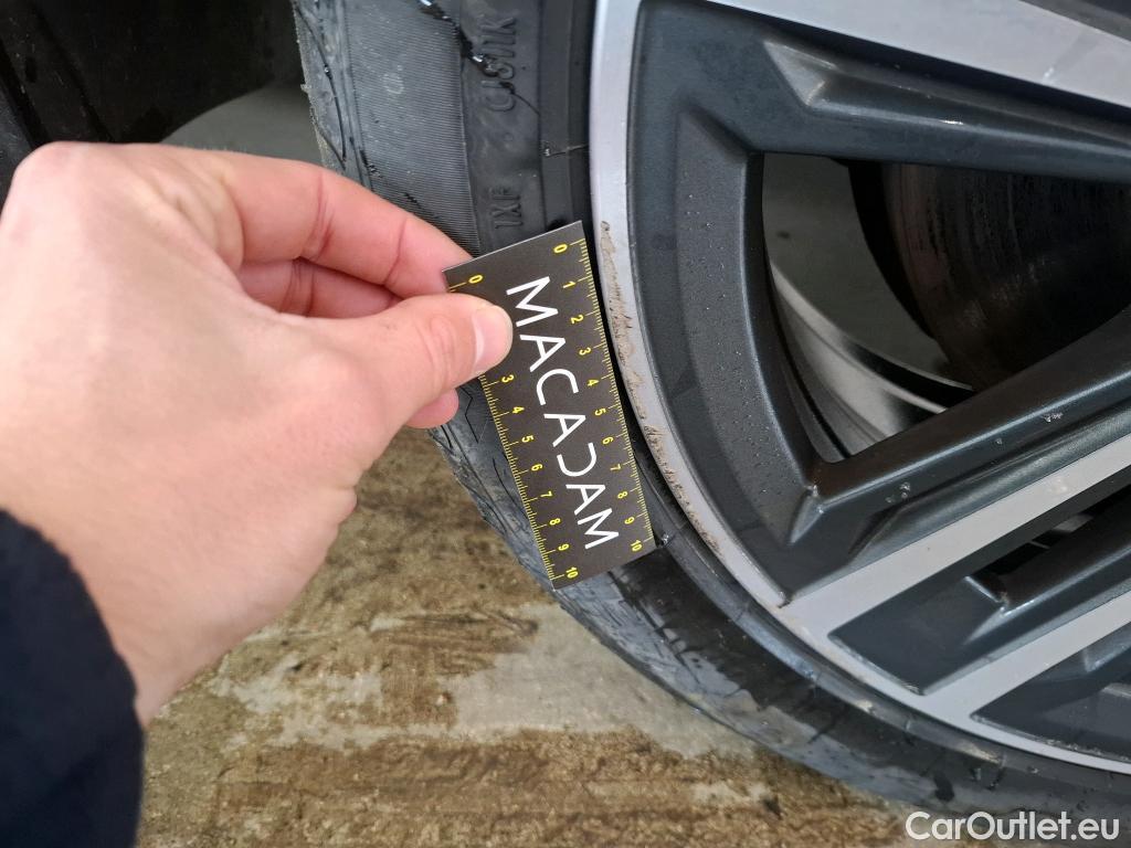  Bmw  Serie 1 BMW Série 1 / 2019 / 5P / Berline 116i Business Design #9