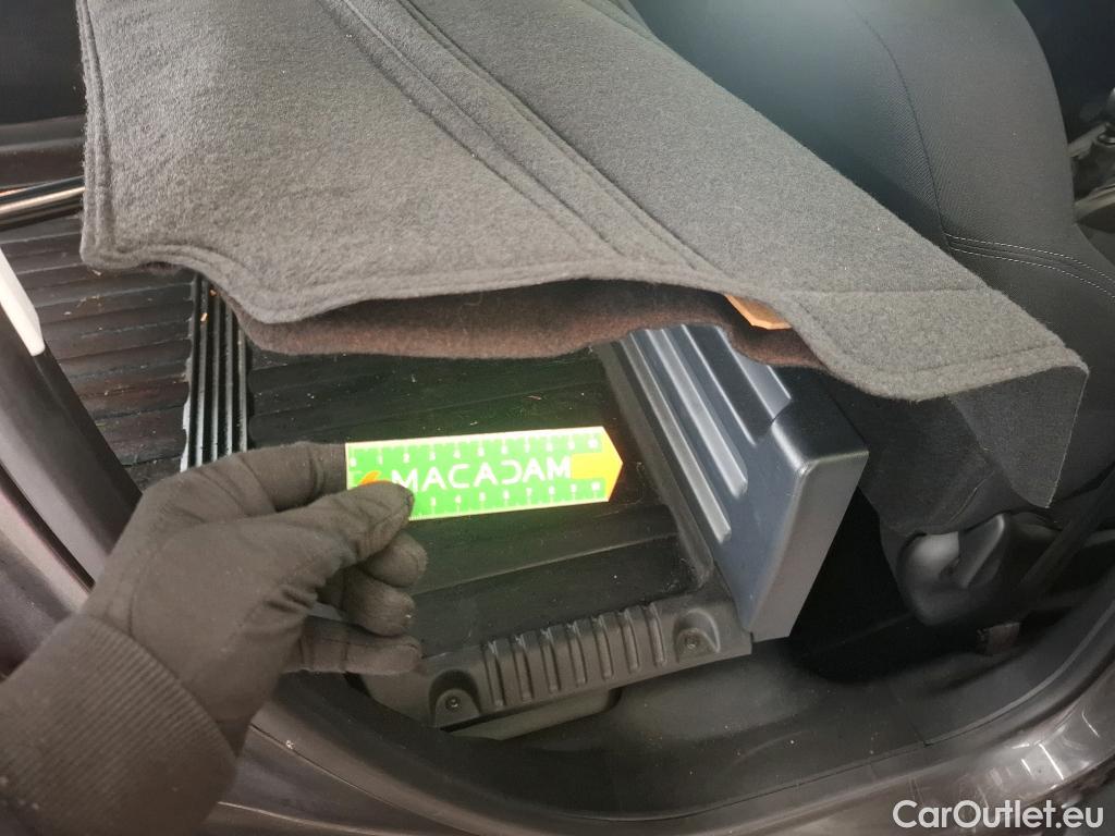  Peugeot  208 PEUGEOT  Affaire VU 5p Berline BlueHDi 100 ¤6.c S&S PREMIUM PACK #28