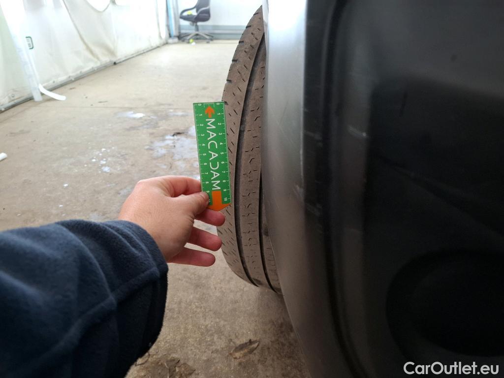  Opel  Vivaro OPEL  / 2019 / 4P / Fourgon tôlé 1.5 Diesel 100 ch L2 Pack Clim #2