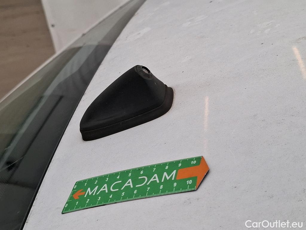  Peugeot  Partner PEUGEOT  / 2018 / 4P / Fourgonnette BLUEHDI 75 S&S STANDARD 650KG PREMIUM #44