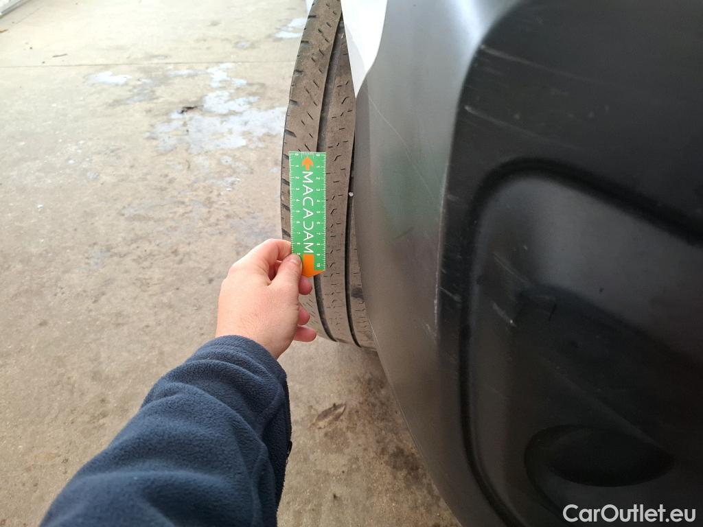  Opel  Vivaro OPEL  / 2019 / 4P / Fourgon tôlé 1.5 Diesel 100 ch L2 Pack Clim #3