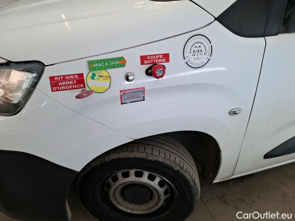  Peugeot  Partner PEUGEOT  / 2018 / 4P / Fourgonnette BLUEHDI 75 S&S STANDARD 650KG PREMIUM #1