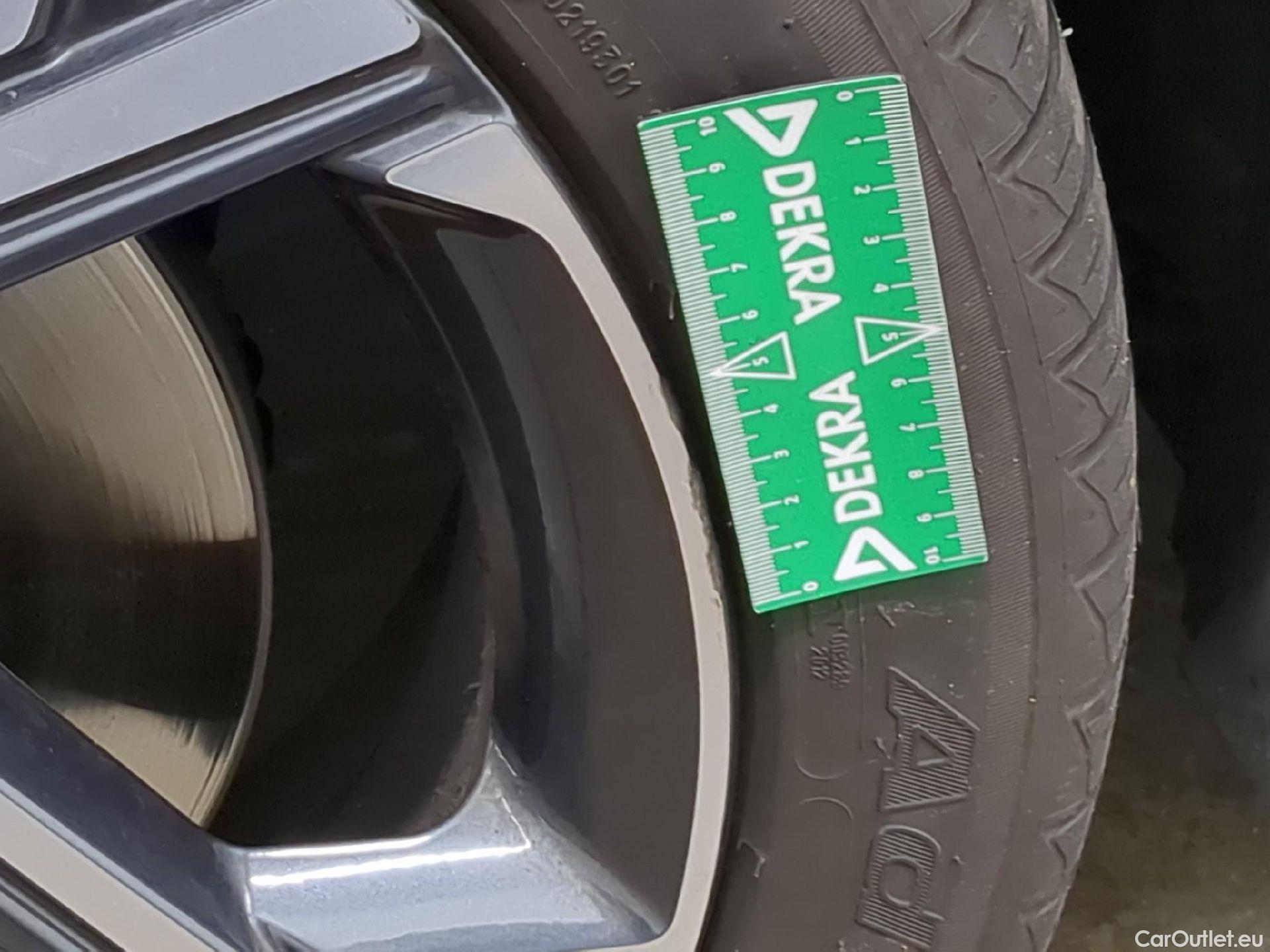  Hyundai  i30 HYUNDAI  Sport Wagon / 2020 / 5P / Break 1.0 T-GDI 120 MHEV DCT-7 N LINE SW #8