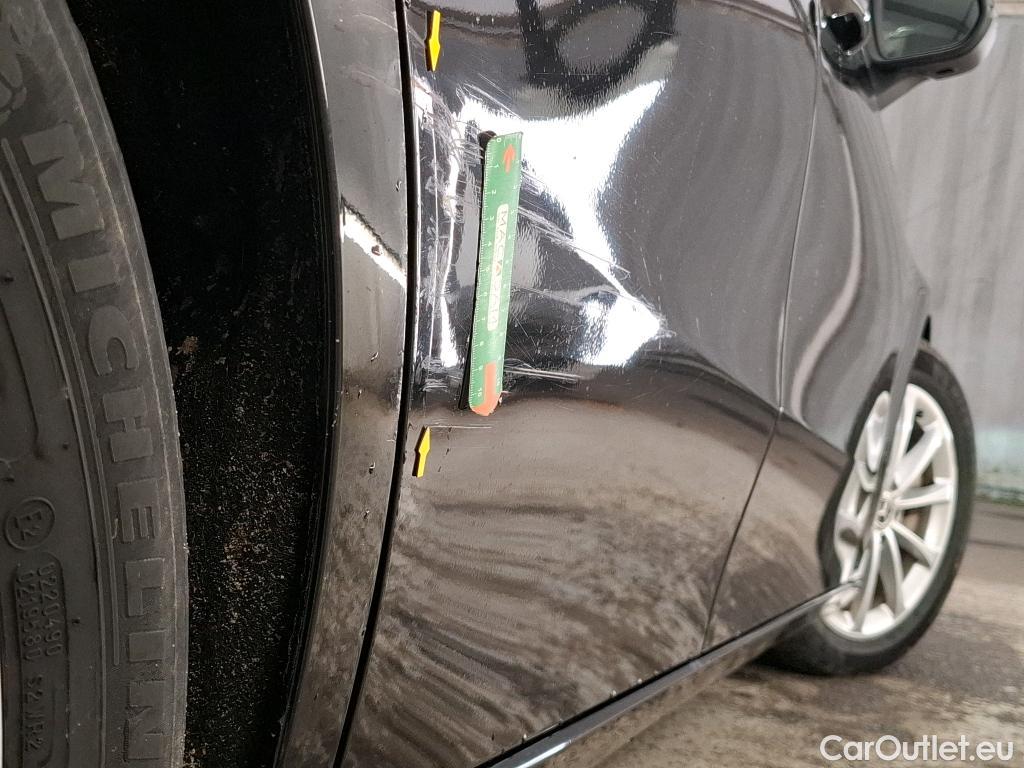  Mercedes  A-Klasse MERCEDES-BENZ Classe A Compact / 2018 / 5P / Berline A 220 d Progressive Line 8G-DCT #6