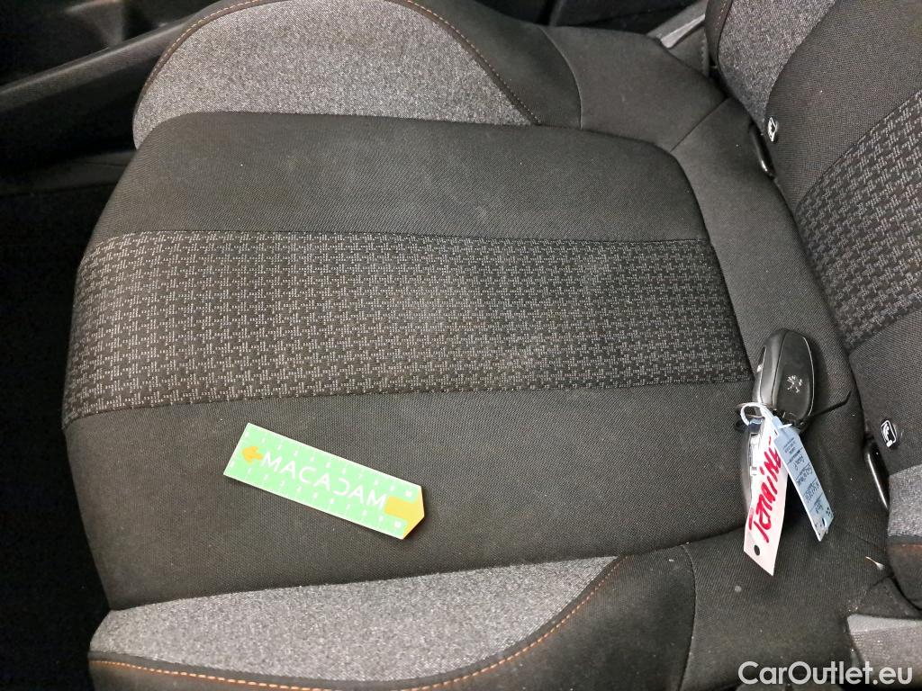  Peugeot  3008 PEUGEOT  / 2020 / 5P / SUV BlueHDi 130 S&S EAT8 Active Pack #4