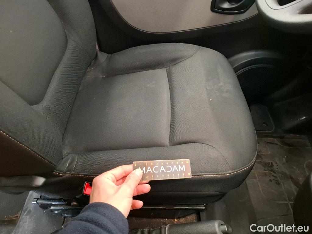  Renault  Trafic RENAULT  4p Combi Zen L1 Energy dCi 125 8 places #28