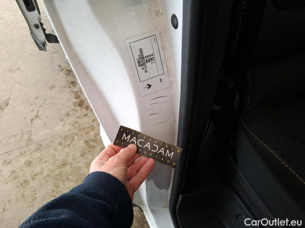  Renault  Trafic RENAULT  4p Combi Zen L1 Energy dCi 125 8 places #36