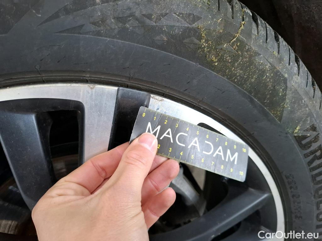  Peugeot  3008 PEUGEOT  / 2020 / 5P / SUV 1.6 HYBRID 225 E-EAT8 Allure Pack #8