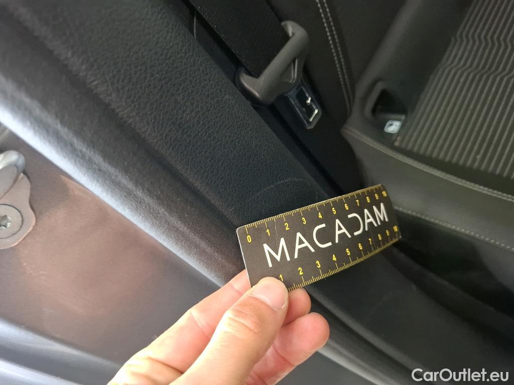  Mercedes  A-Klasse MERCEDES-BENZ Classe A Compact / 2018 / 5P / Berline A 180 Progressive Line #31