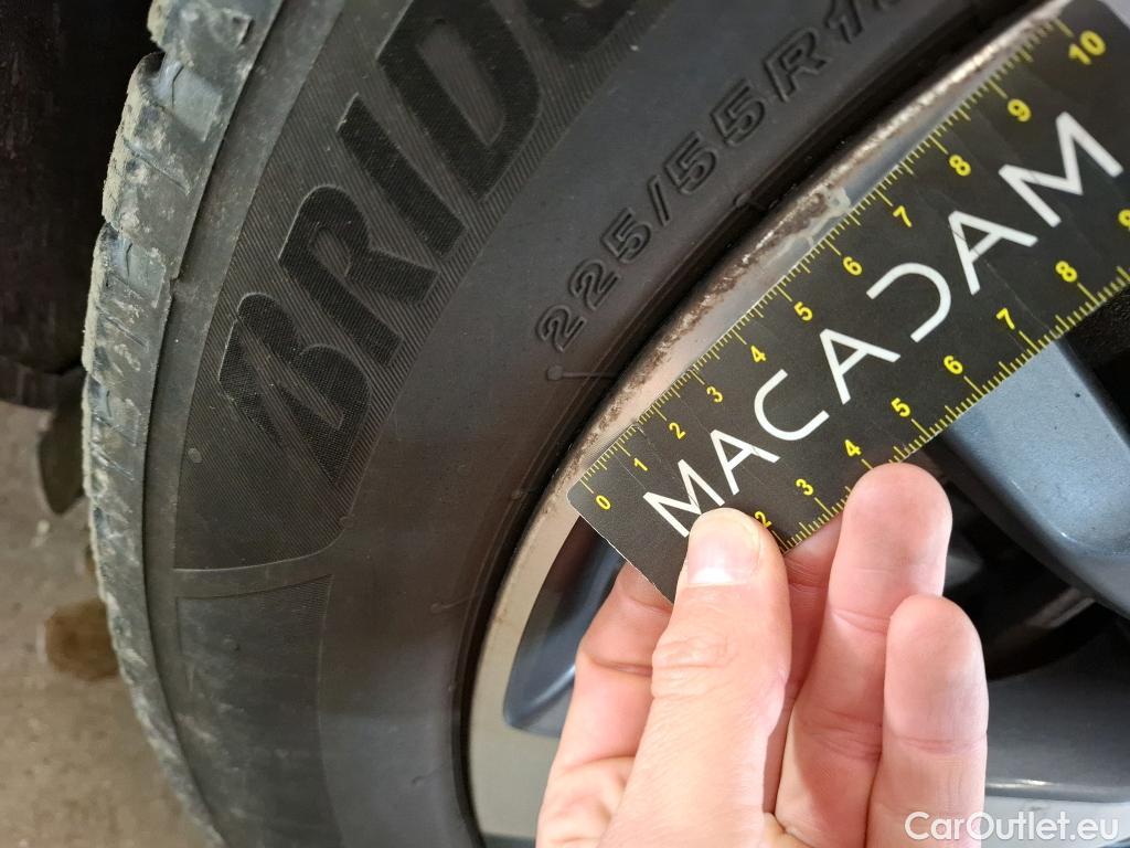  Peugeot  3008 PEUGEOT  / 2020 / 5P / SUV 1.6 HYBRID 225 E-EAT8 Allure Pack #25