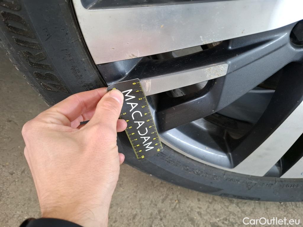  Peugeot  3008 PEUGEOT  / 2020 / 5P / SUV 1.6 HYBRID 225 E-EAT8 Allure Pack #7