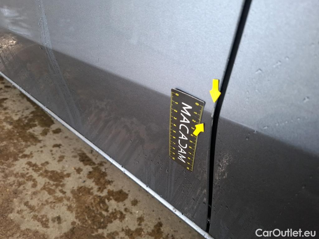  Mercedes  A-Klasse MERCEDES-BENZ Classe A Compact / 2018 / 5P / Berline A 180 Progressive Line #46