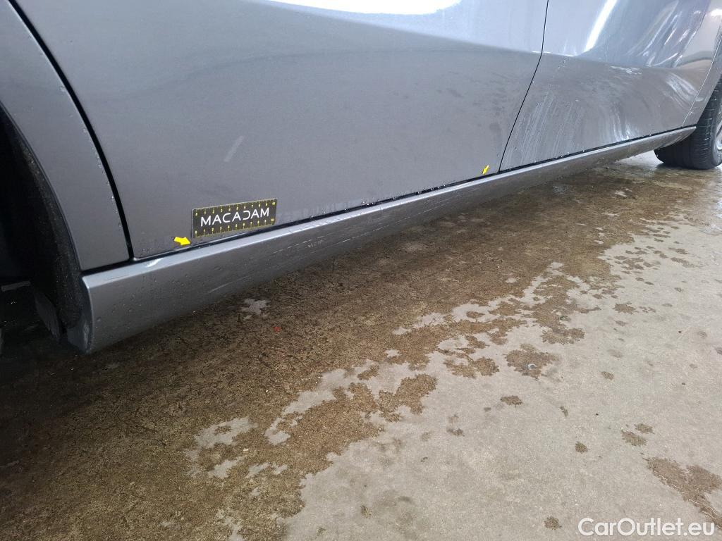  Mercedes  A-Klasse MERCEDES-BENZ Classe A Compact / 2018 / 5P / Berline A 180 Progressive Line #18