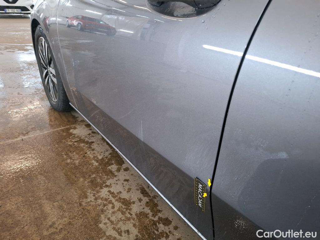  Mercedes  A-Klasse MERCEDES-BENZ Classe A Compact / 2018 / 5P / Berline A 180 Progressive Line #45