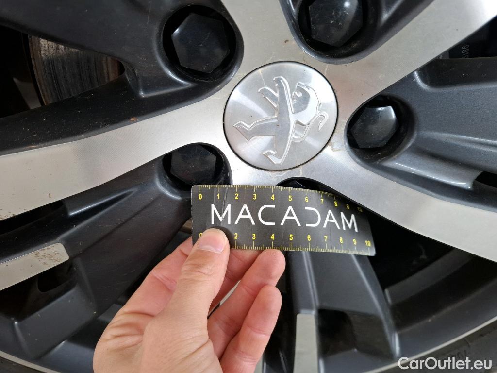  Peugeot  3008 PEUGEOT  / 2020 / 5P / SUV 1.6 HYBRID 225 E-EAT8 Allure Pack #9