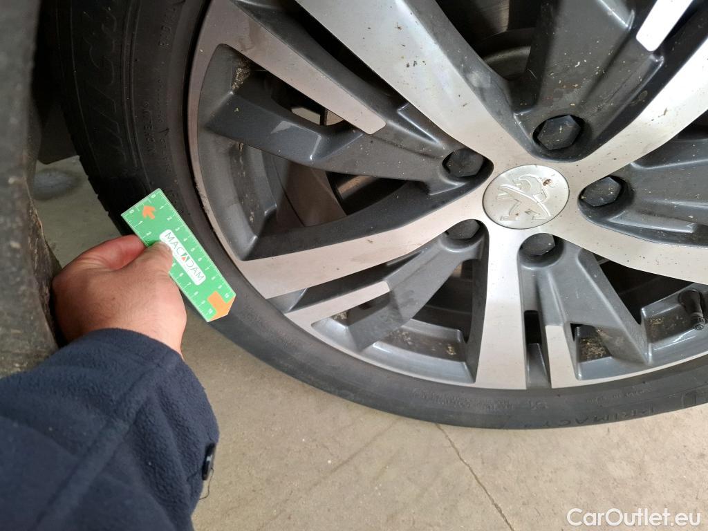  Peugeot  3008 PEUGEOT   2020 5P  SUV 16 HYBRID 225 EEAT8 Allure Pack #11