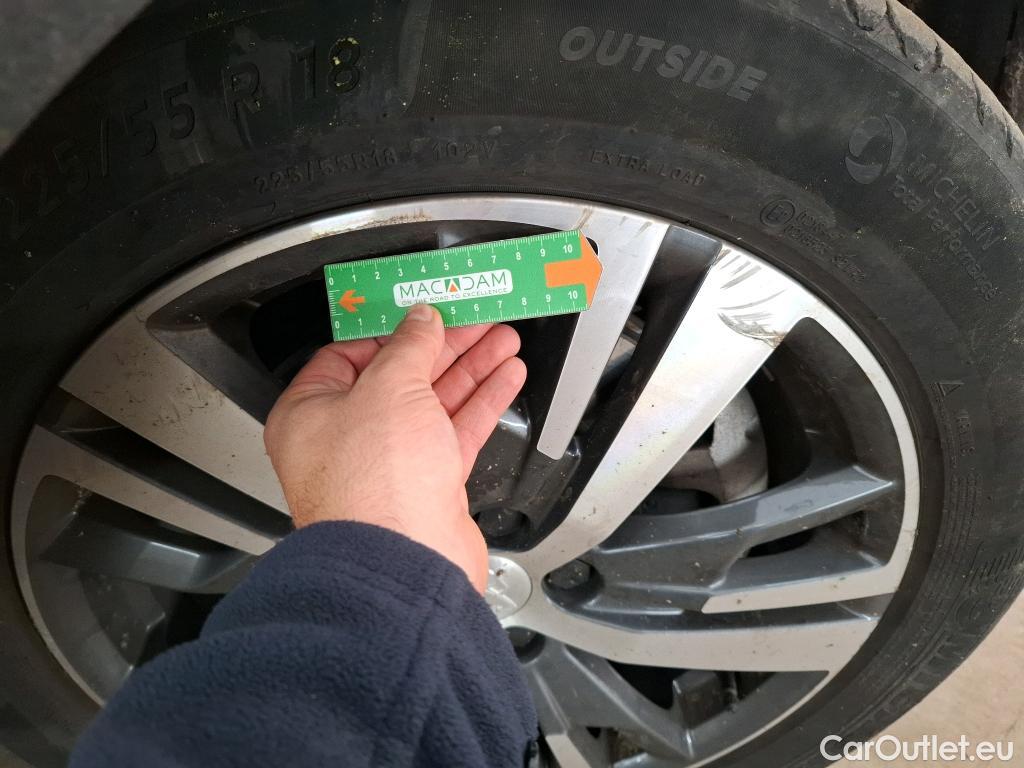  Peugeot  3008 PEUGEOT   2020 5P  SUV 16 HYBRID 225 EEAT8 Allure Pack #9