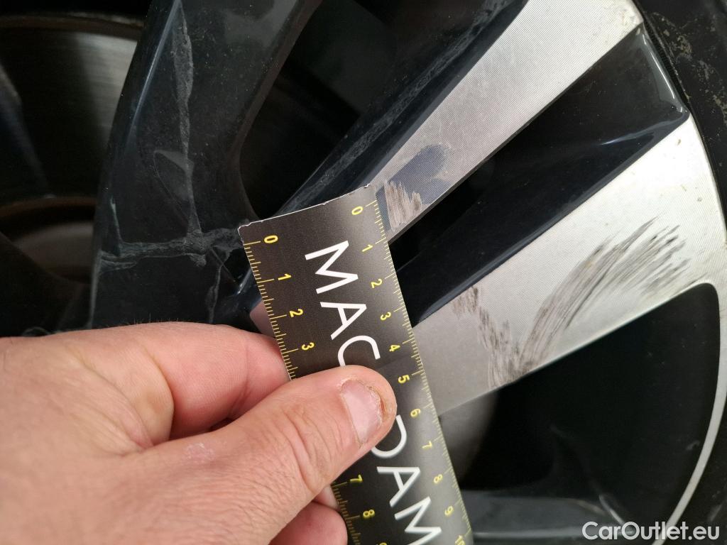  Peugeot  3008 PEUGEOT  / 2020 / 5P / SUV 1.6 HYBRID 225 E-EAT8 GT #8