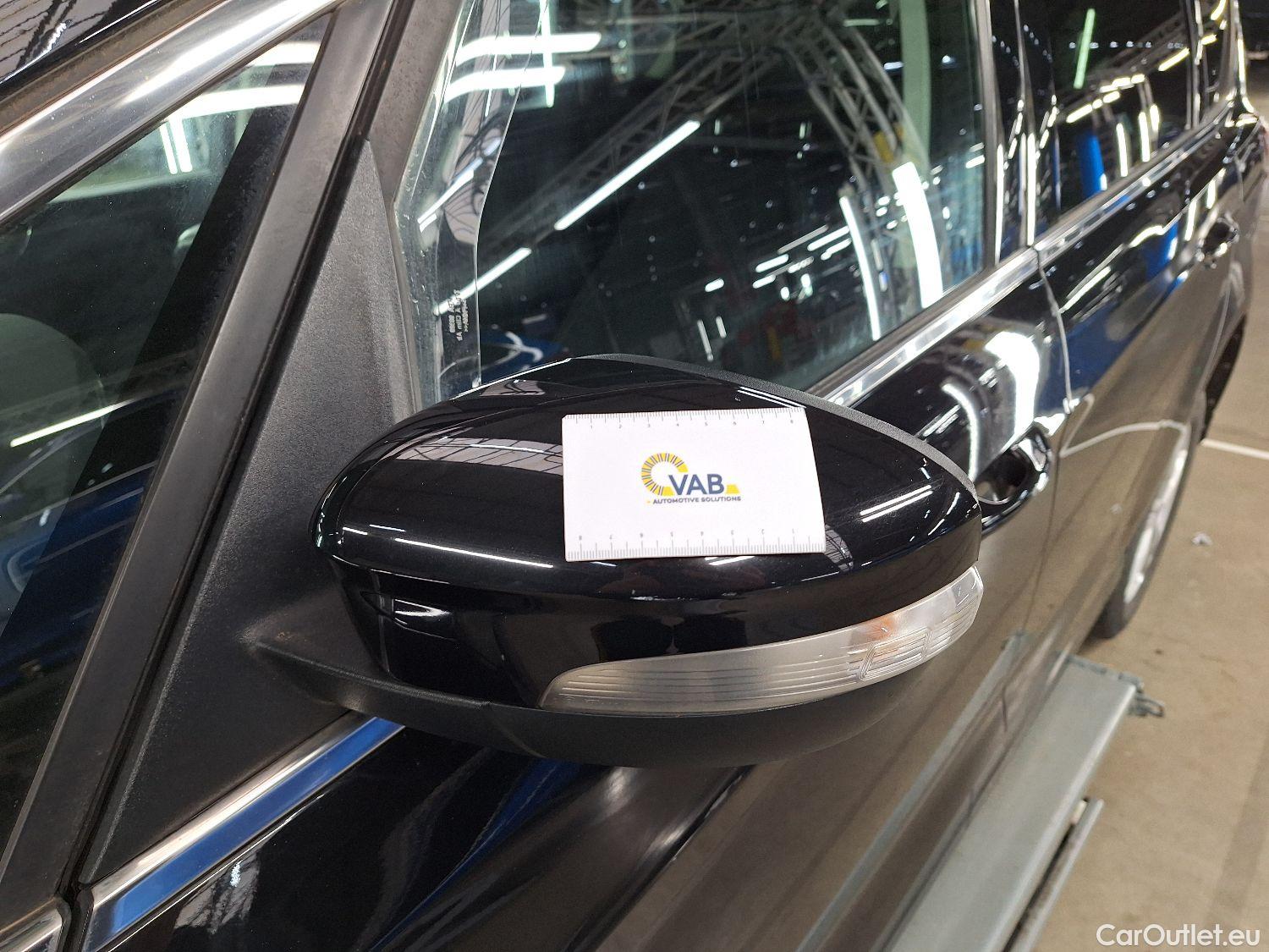  Ford  S-Max Ford,  '15, Ford  2.0 TDCi 110kW S/S Aut. Titanium 5d #3