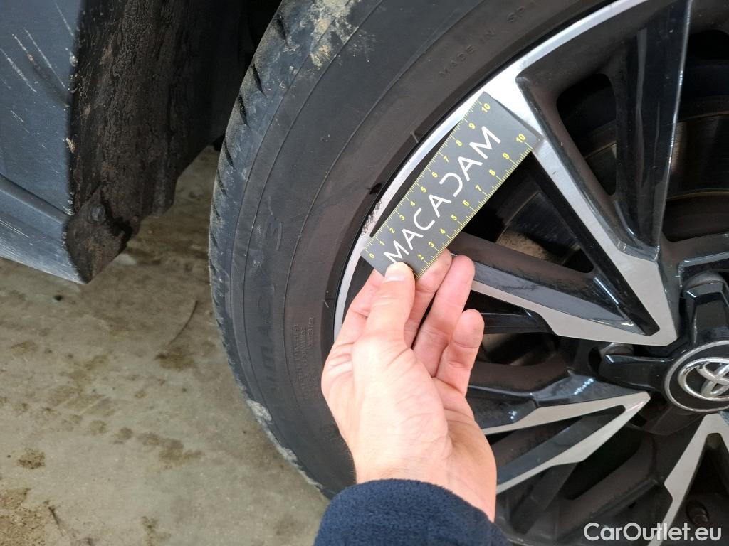  Toyota  C-HR TOYOTA  / 2016 / 5P / SUV 2.0 HYBRIDE 184 DISTINCTIVE #19