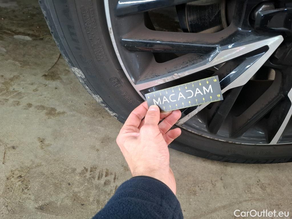  Toyota  C-HR TOYOTA  / 2016 / 5P / SUV 2.0 HYBRIDE 184 DISTINCTIVE #18