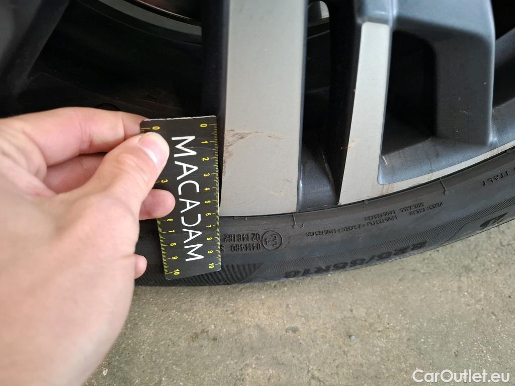  Peugeot  3008 PEUGEOT  / 2020 / 5P / SUV 1.6 HYBRID 225 E-EAT8 Allure Pack #26