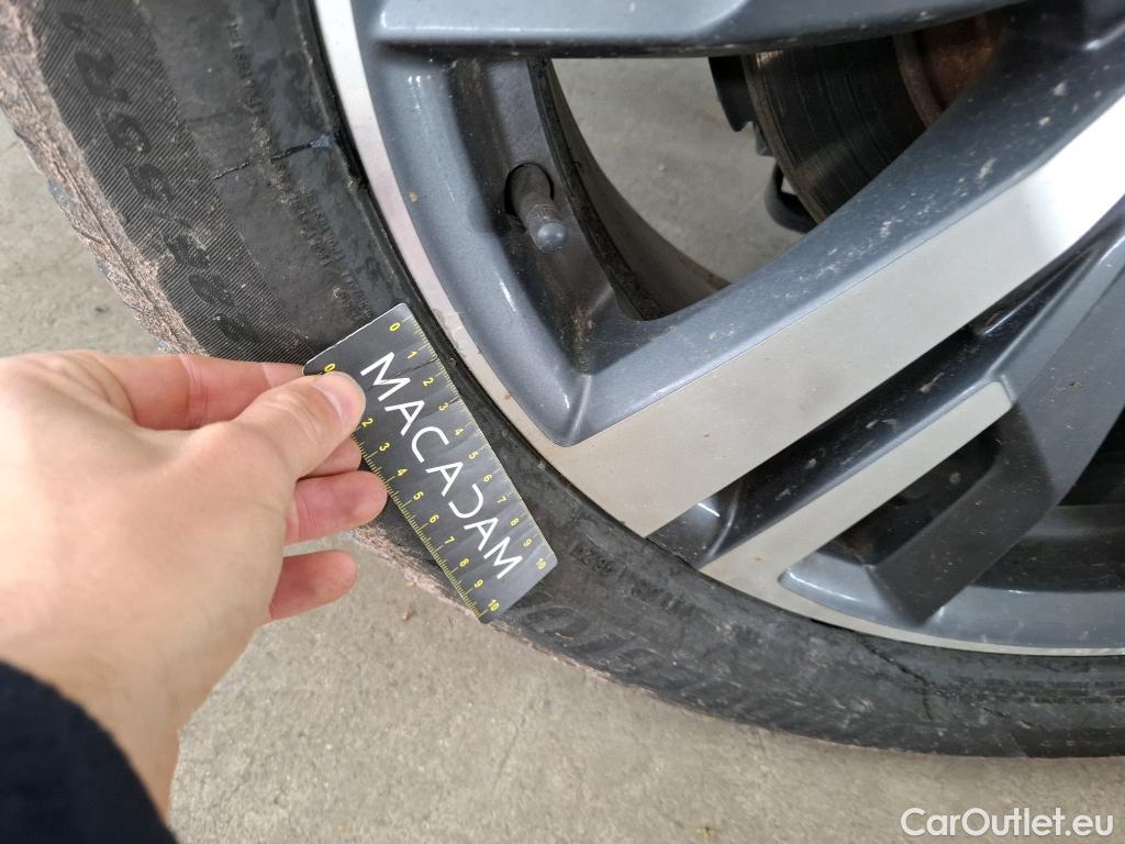  Peugeot  3008 PEUGEOT  / 2020 / 5P / SUV 1.6 HYBRID 225 E-EAT8 Allure Pack #31