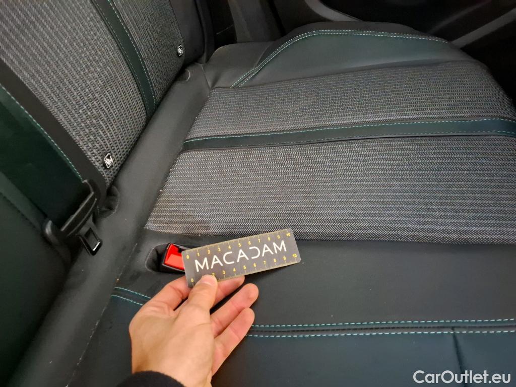  Peugeot  3008 PEUGEOT  / 2020 / 5P / SUV 1.6 HYBRID 225 E-EAT8 Allure Pack #21