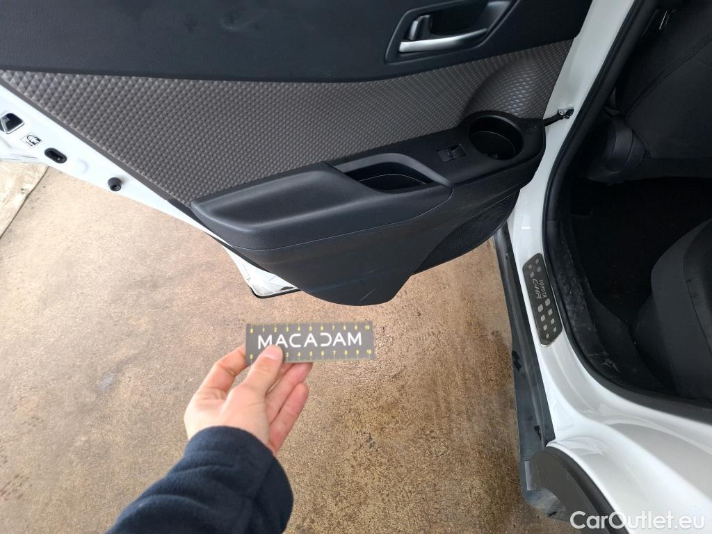  Toyota  C-HR TOYOTA  / 2016 / 5P / SUV 2.0 HYBRIDE 184 DISTINCTIVE #26