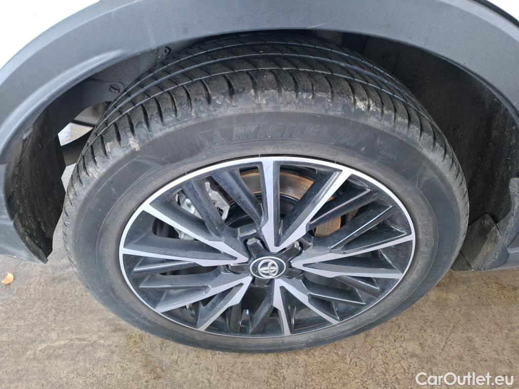  Toyota  C-HR TOYOTA  / 2016 / 5P / SUV 2.0 HYBRIDE 184 DISTINCTIVE #52