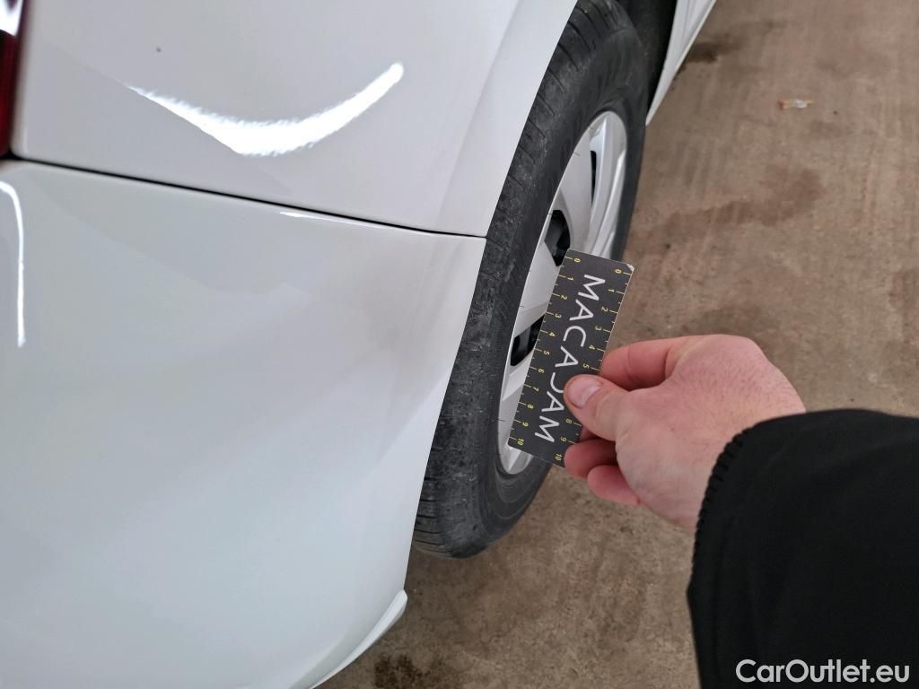  Volkswagen  Polo VOLKSWAGEN  / 2017 / 5P / Berline 1.0 80 Business #2