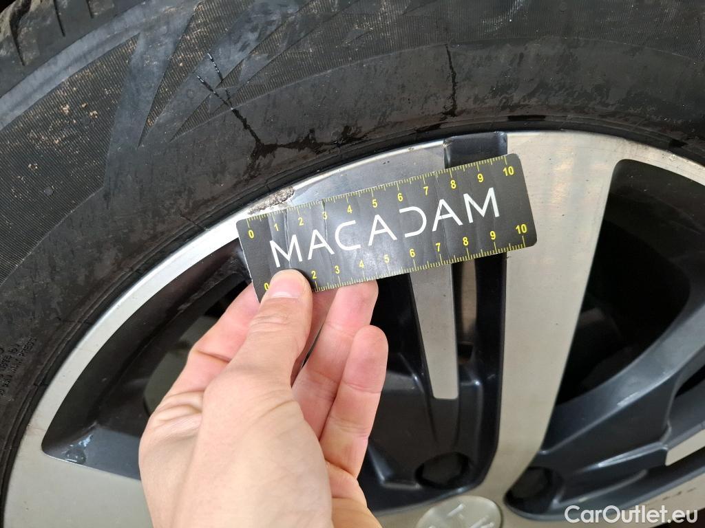  Peugeot  3008 PEUGEOT  / 2020 / 5P / SUV 1.6 HYBRID 225 E-EAT8 Allure Pack #35