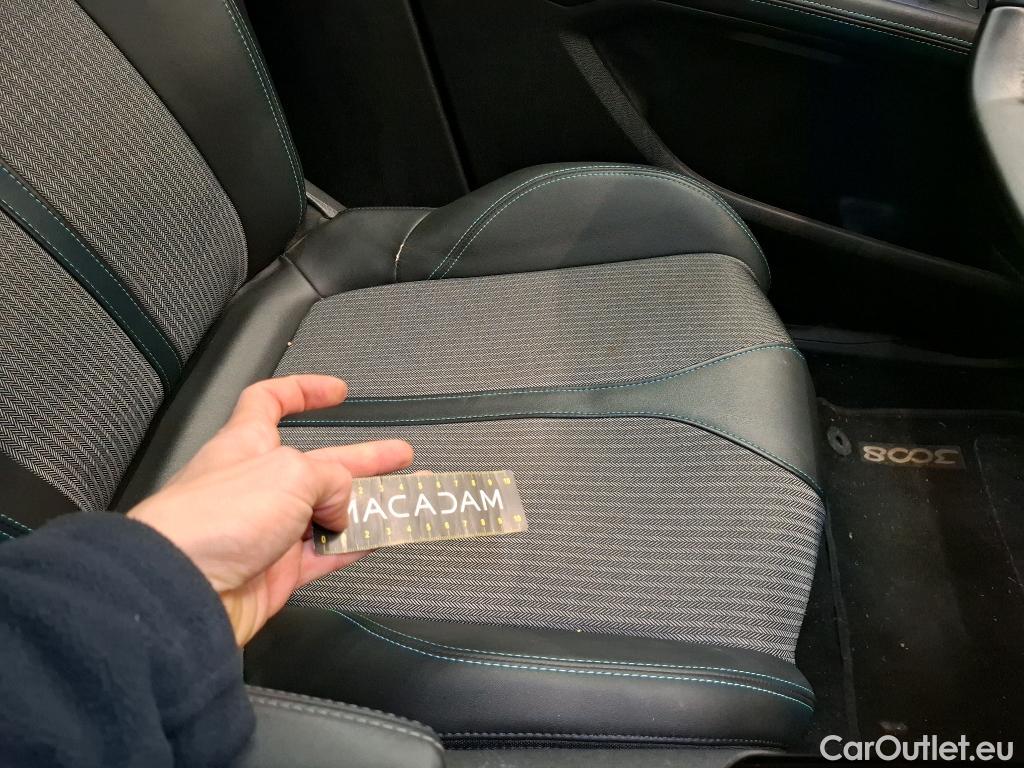  Peugeot  3008 PEUGEOT  / 2020 / 5P / SUV 1.6 HYBRID 225 E-EAT8 Allure Pack #19