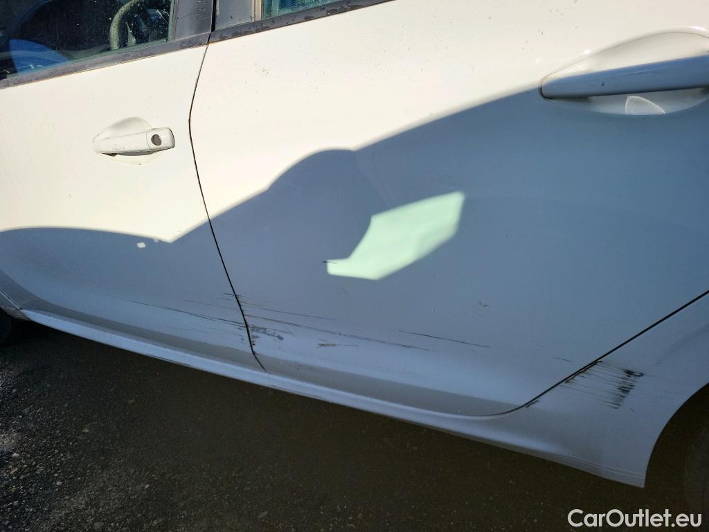  Peugeot  208 PEUGEOT  / 2019 / 5P / berlina con portón BlueHDi 73kW (100CV) Active #24